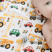 Charger l'image dans la galerie, Couverture en mousseline de bambou - Les camions de Simon - Moments ancrés