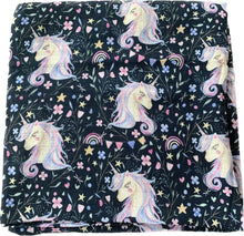 Charger l'image dans la galerie, Couverture en mousseline de bambou - Licornes - Moments ancrés