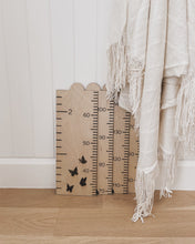 Charger l'image dans la galerie, Échelle de croissance en bois naturel - Moments ancrés