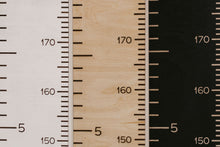 Charger l'image dans la galerie, Échelle de croissance en bois naturel - Moments ancrés