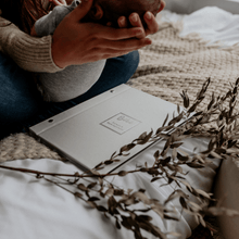 Charger l'image dans la galerie, Mon journal de bébé - Dinosaures - Couvertures rigides - Moments ancrés